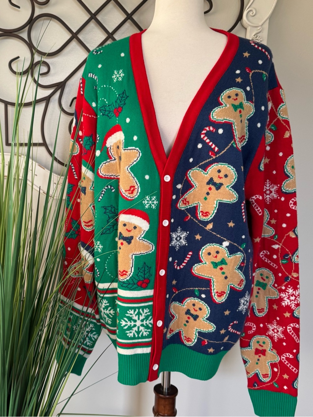 Size XL Ugly Christmas Sweater Cardigan - Gingerbread Men